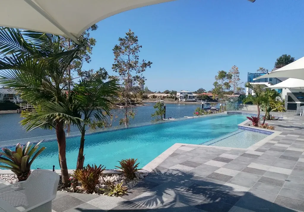 Waterpoint - 2 Bedroom 2 Bathroom Apartment with Water View