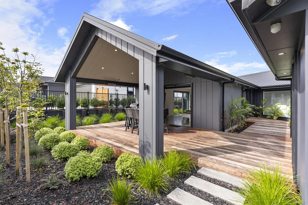 Pukekohe 4 Slaapkamer Near-New Luxury Without the Wait