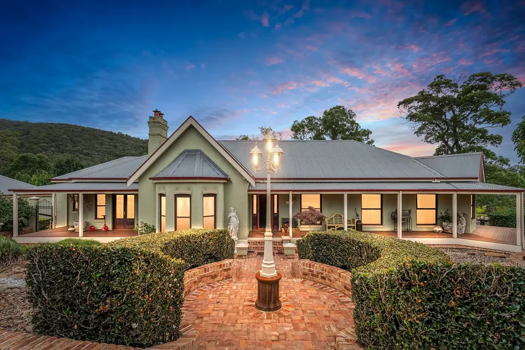 Kurrajong Hills 5 Bedroom Grand Country Homestead