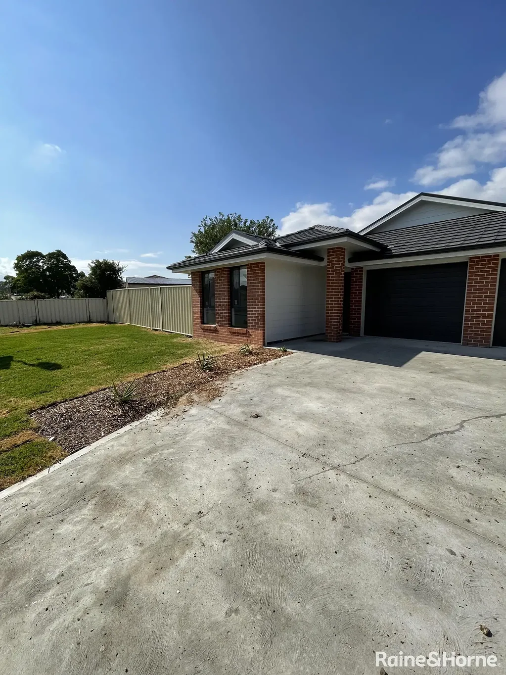 New 3 Bedroom West Tamworth Duplex
