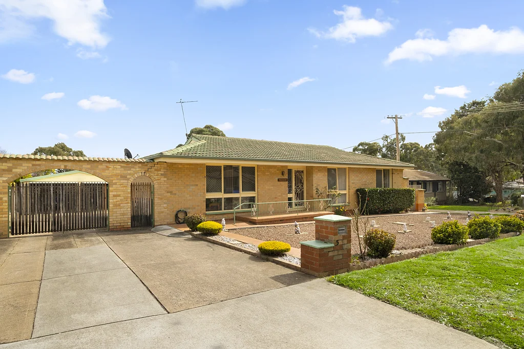 5 Hervey Place, Wanniassa, ACT 2903