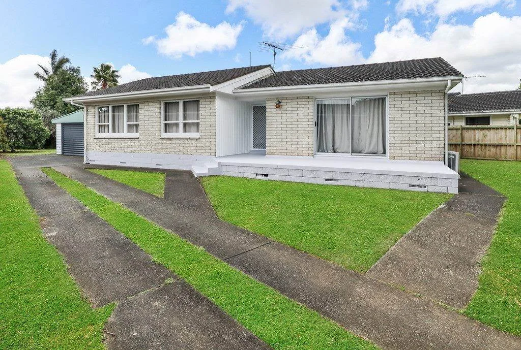 Sunny & Spacious Family Home in the Heart of P...
