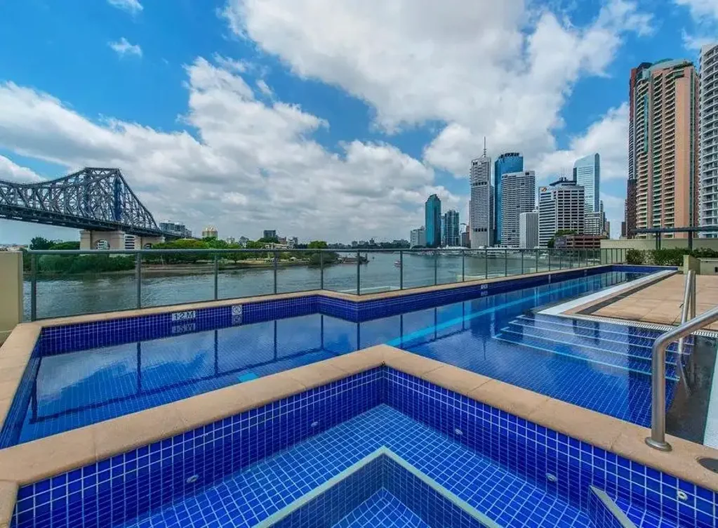 FULLY FURNISHED APARTMENT WITH AMAZING RIVER VIEWS - The rent will increase to $760 from 22/11/2025