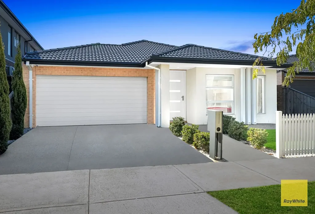 Rockbank 4 Bedroom Stunning Family Home in ROCKBANK
