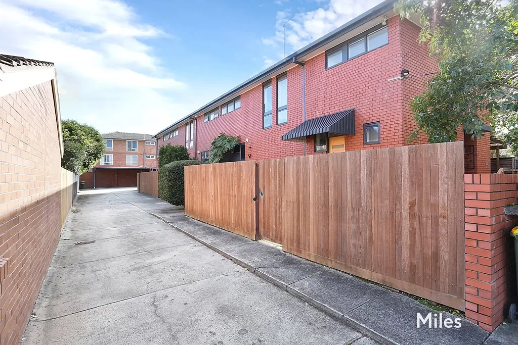 Ivanhoe 2 Slaapkamer Irresistible Townhouse Opportunity In Blue-Chip Ivanhoe