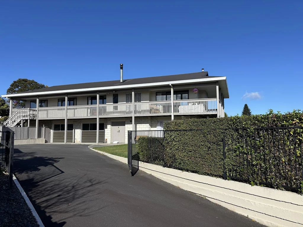 Tokoroa 4房  PRESTIGE LIVING WITH EXPANSIVE RURAL VIEWS