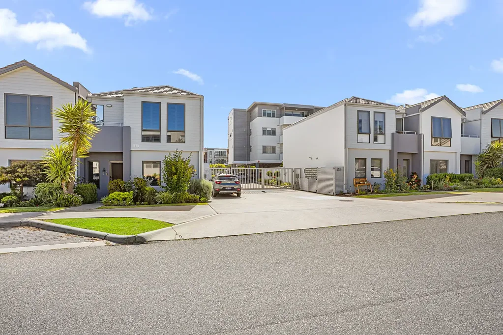 40/25 O'Connor Close, North Coogee, WA 6163