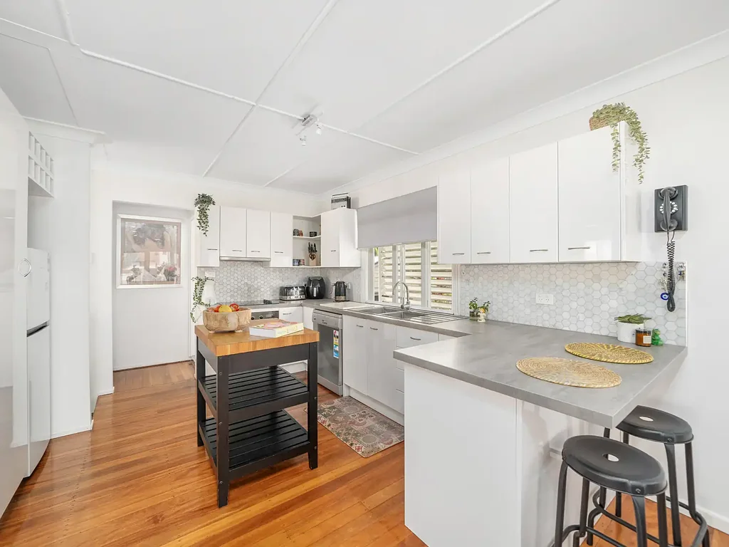 15 Arundal Street, Brighton, QLD 4017