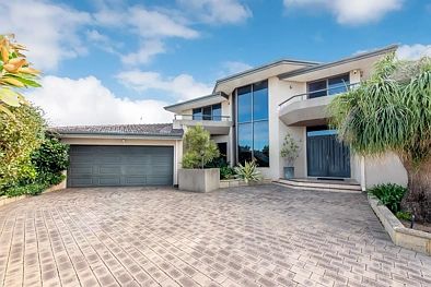 Hamersley 4Habitaciones Stylish & Spacious Family Home on 910m2 of Green Title Land with VIEWS from the Top of Appian Way!
