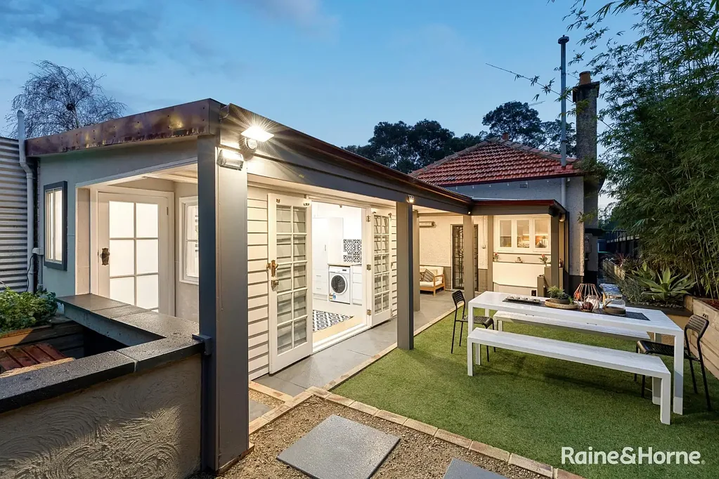 Flemington 3બેડરૂમ A Timeless Victorian Masterpiece Reimagined for Contemporary Living