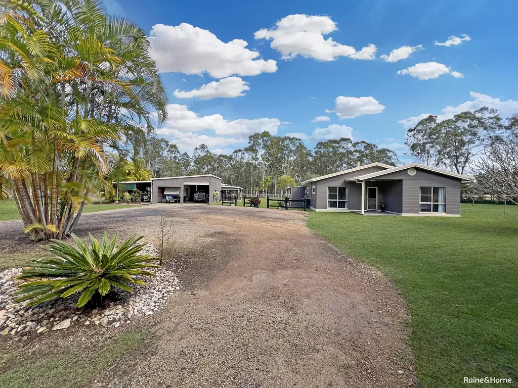 Millstream 3房  Dream Lifestyle Acreage with Exceptional Sheds and Entertaining Space