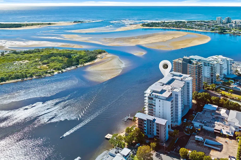Maroochydore 3chambre Coastal Living Redefined – Luxury Apartment with River & Ocean Views