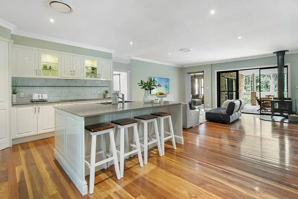 Kellyville 4房 Duncraig Estate宁静cul-de-sac 宽敞5车车库工作室 超大开放式生活影院 双户外娱乐泳池林地 Entertainer's Paradise – Must Be Sold