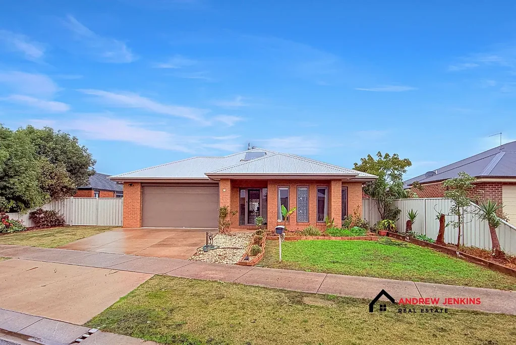Cobram 4chambre COMING SOON | Family Living Just Steps from the Murray River