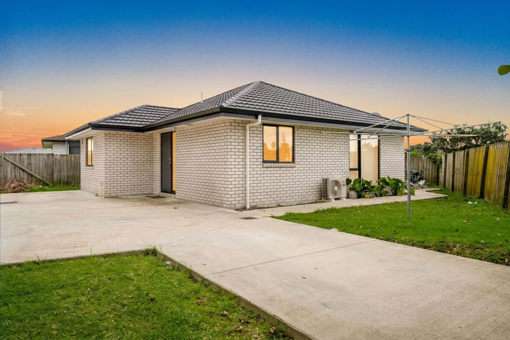 Clendon Park 4બેડરૂમ VACANT & READY FOR IMMEDIATE POSSESSION!