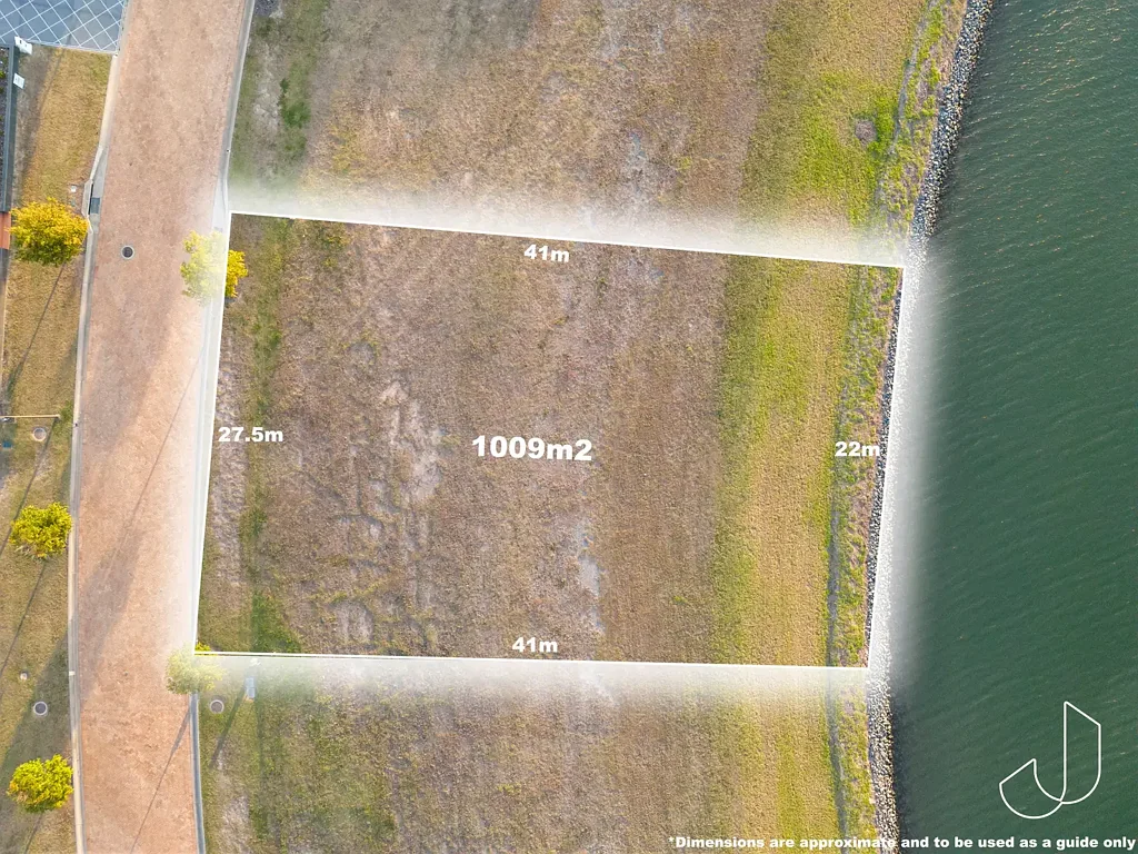 Hope Island Huge Block! North Facing! Huge Frontage 
 
Does It Get Any Better?