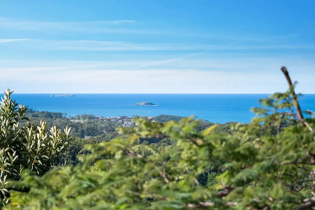 Korora 4房  Ocean Views, Total Privacy & Untapped Potential