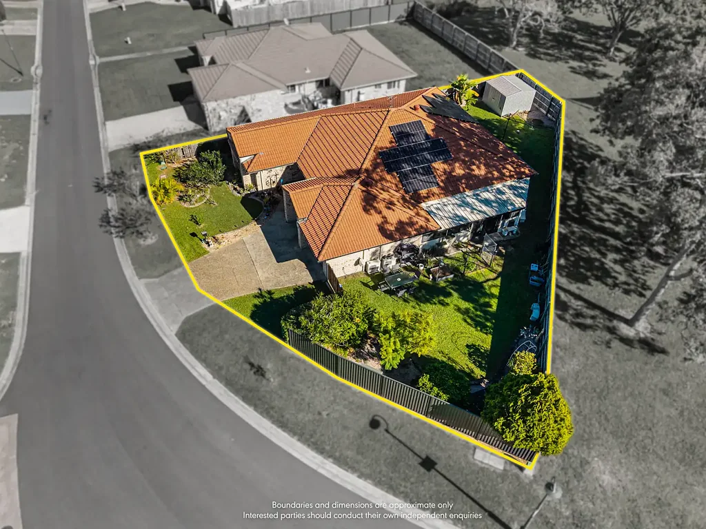 Rothwell 4Kwarto Prime Parkside Location Offering Rare Side Access For Boats, Caravans & Trailers on 630m²