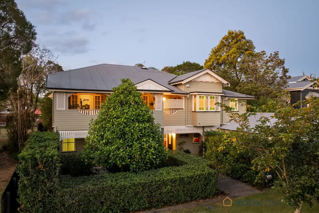 Graceville 5ਬੈੱਡਰੂਮ ‘Lochmaben’ – A Century of Character, Reimagined for Modern Living