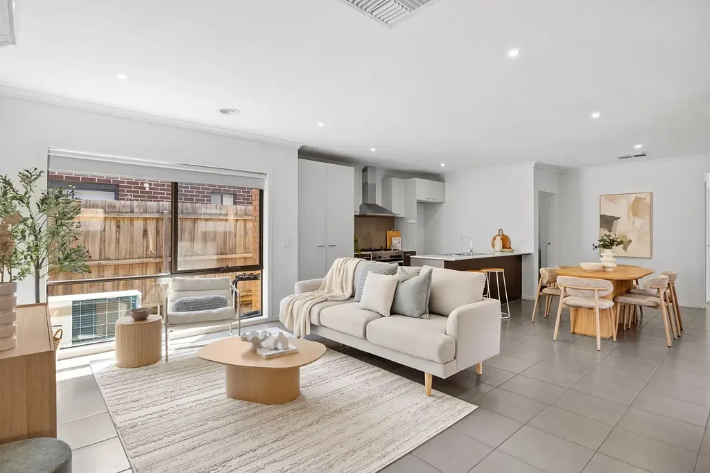 Cranbourne North 4Moenga Space, Versatility, and a Standout School-side Location