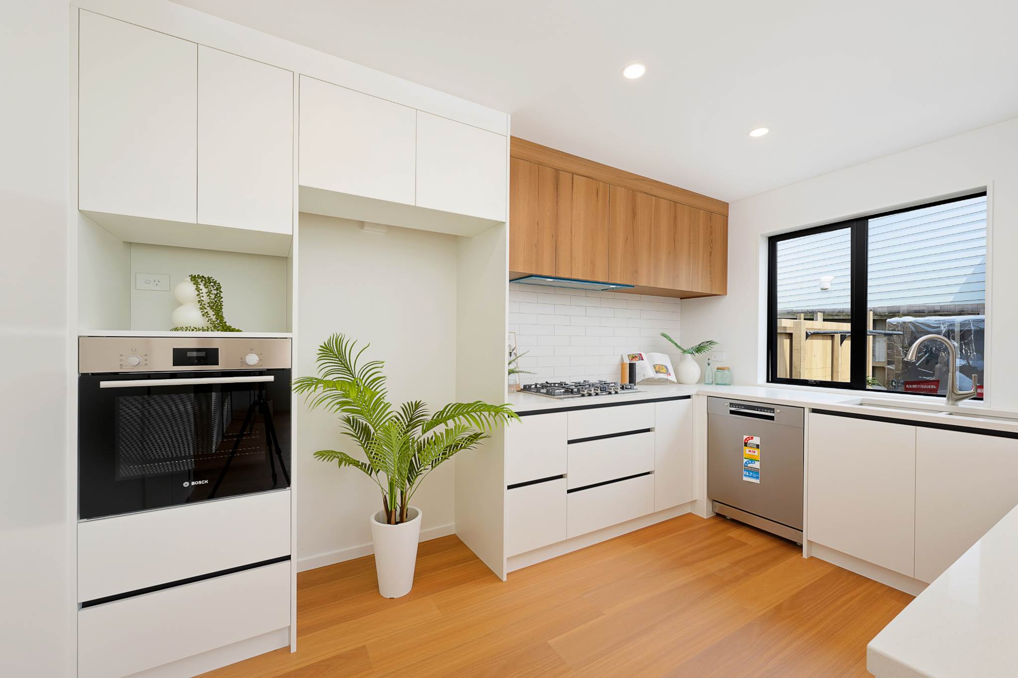 9 May Avenue, Te Atatu South, photo 4