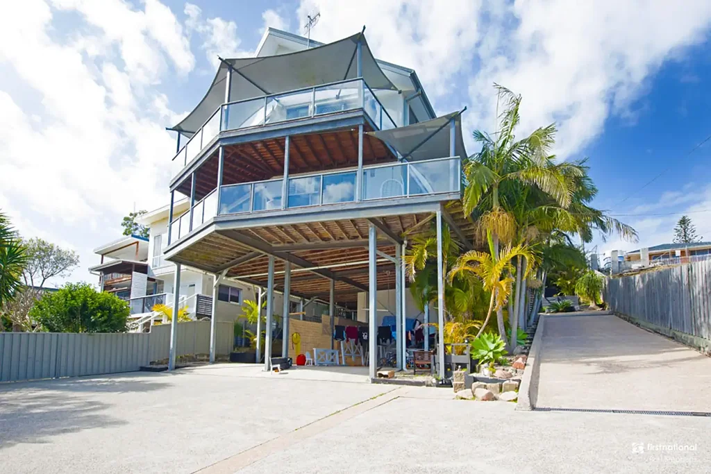 Nelson Bay 4ห้องนอน YOUR NELSON BAY COASTAL ESCAPE, WITH WATER VIEWS