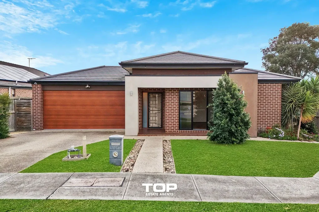 Exceptionally maintained four-bedroom residence suitable for families!!