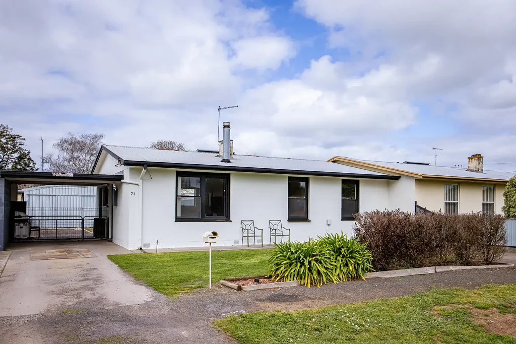 Penola 3બેડરૂમ Solid Stone Duplex with Plenty of Character