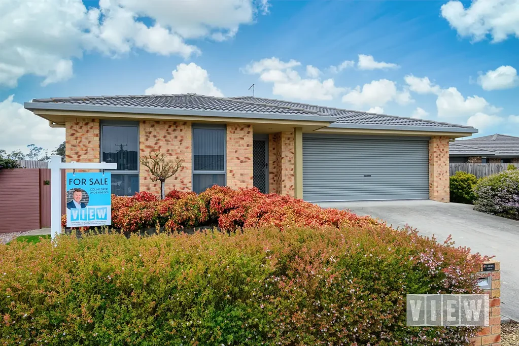 Latrobe 3房  Spacious Family Home – Immaculately Maintained and Ready to Enjoy!