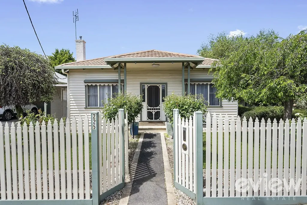 225 Mackenzie Street, Golden Square, VIC 3555