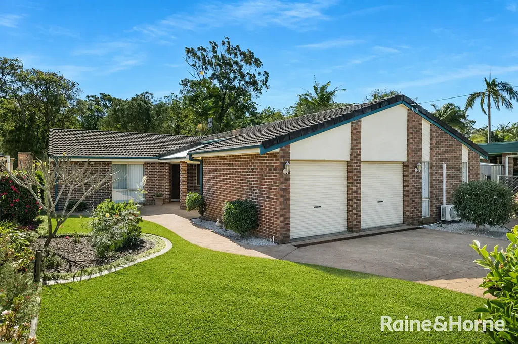 Shoalhaven Heads 4房  Spacious Family Living with a North-Facing Reserve Outlook