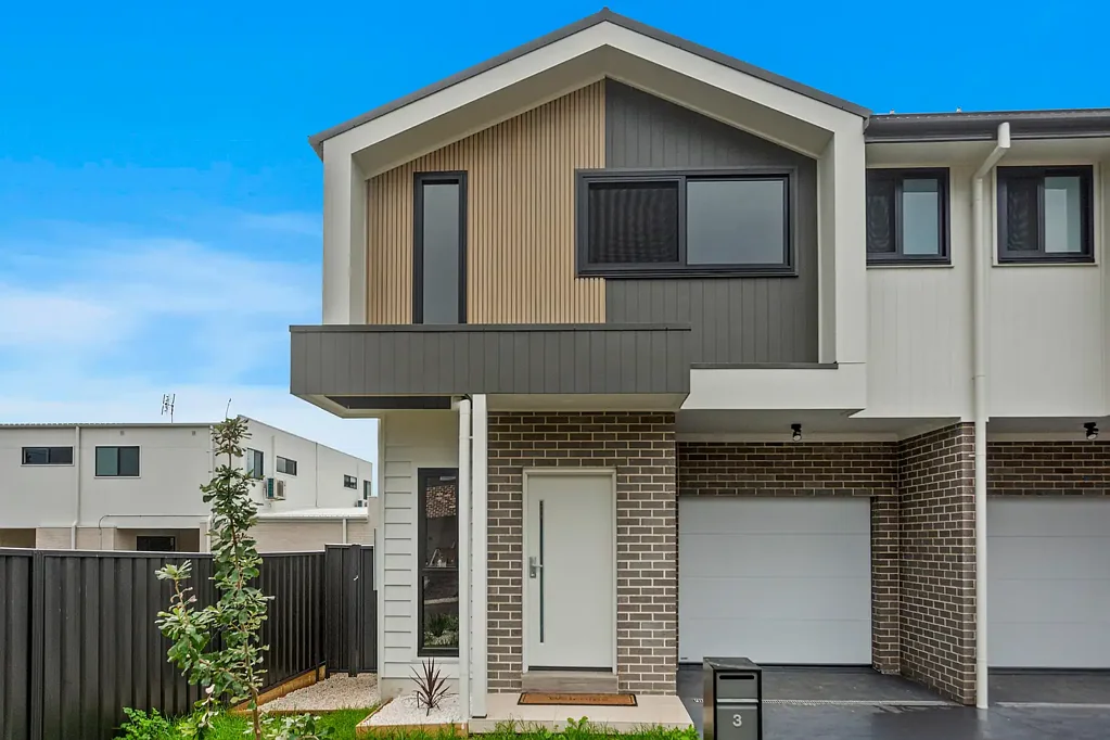 BRAND NEW MODERN LIVING IN TULLIMBAR