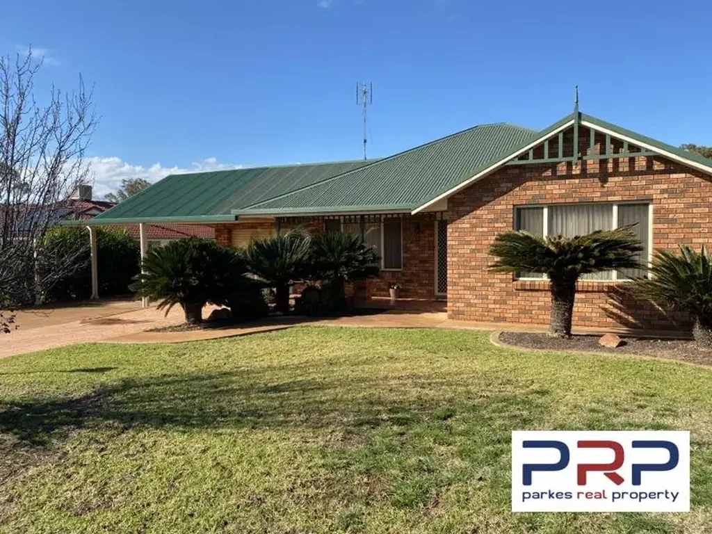 15 Golden Bar Drive, Parkes, NSW 2870