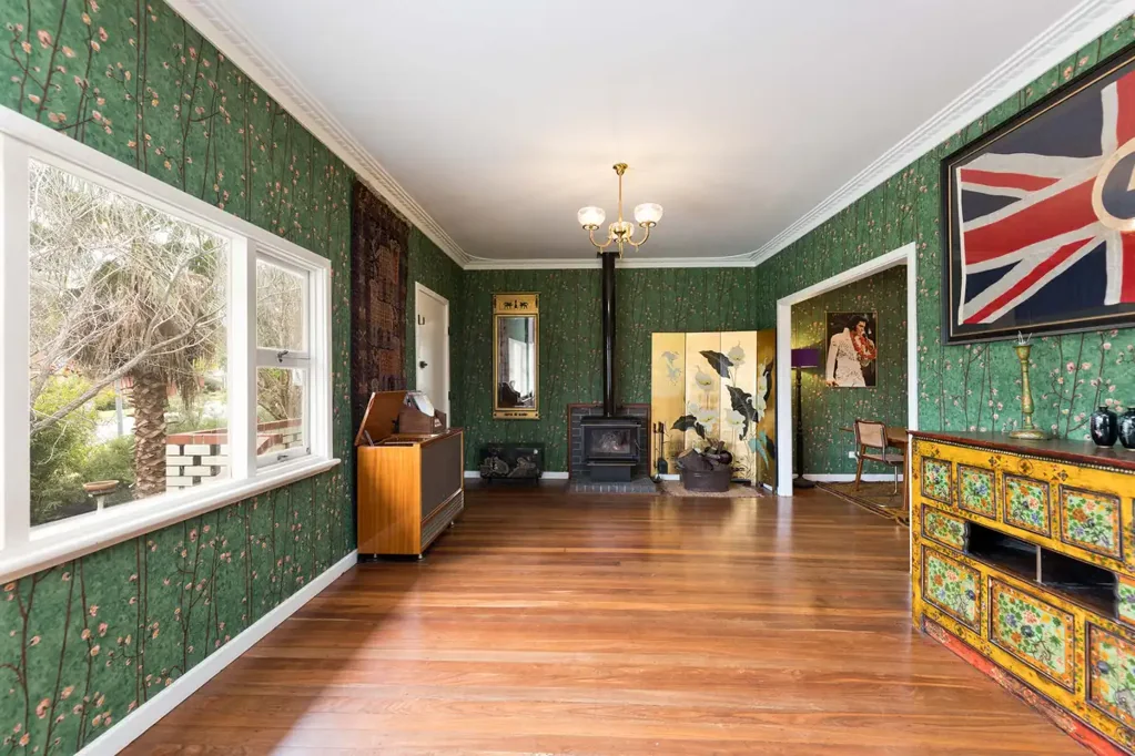Greenmount 3Moenga Character, Colour & a Beautiful Parkside Outlook