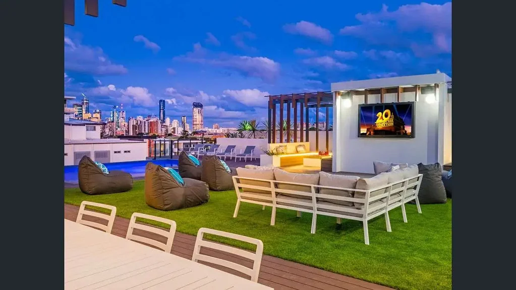 Modern Apartment in Prime West End Location