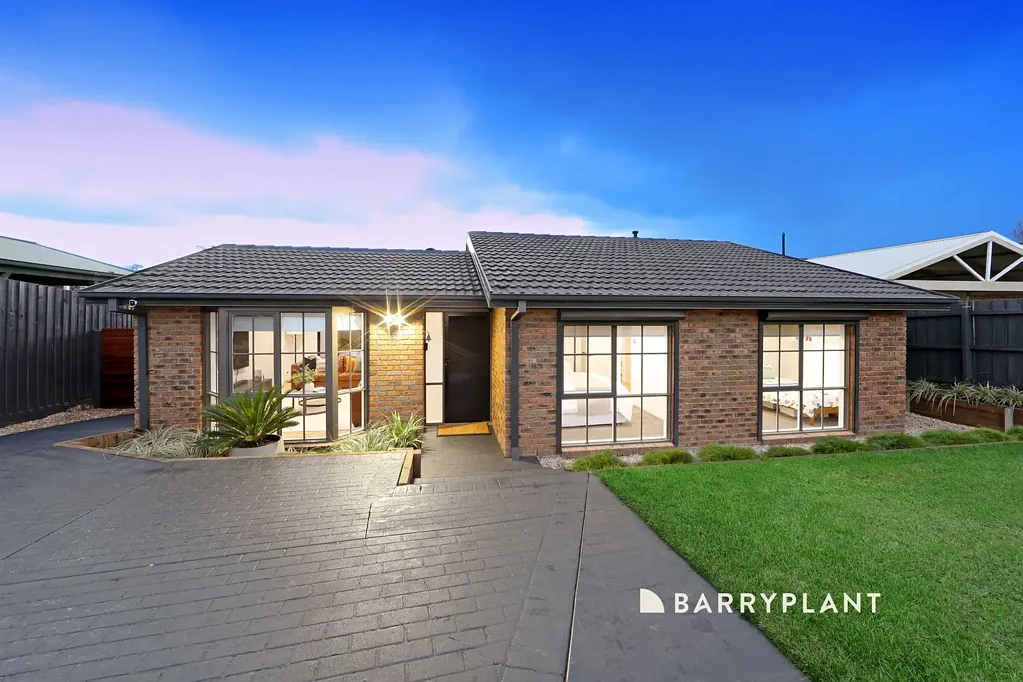 Rowville 3Zimmer Immaculate, Opulent And An Outdoor Entertainer's Dream!