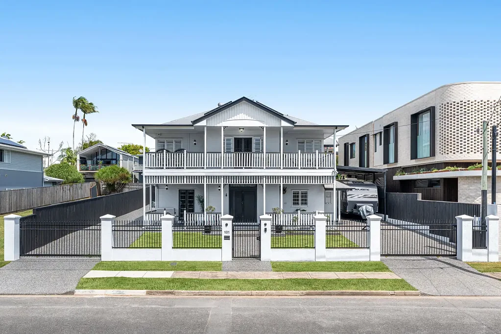 Manly 5房 Manly高地视野 736平米阔地 双车库带船位 步行海滨港村 好学区奢宅 Hamptons on Stratton