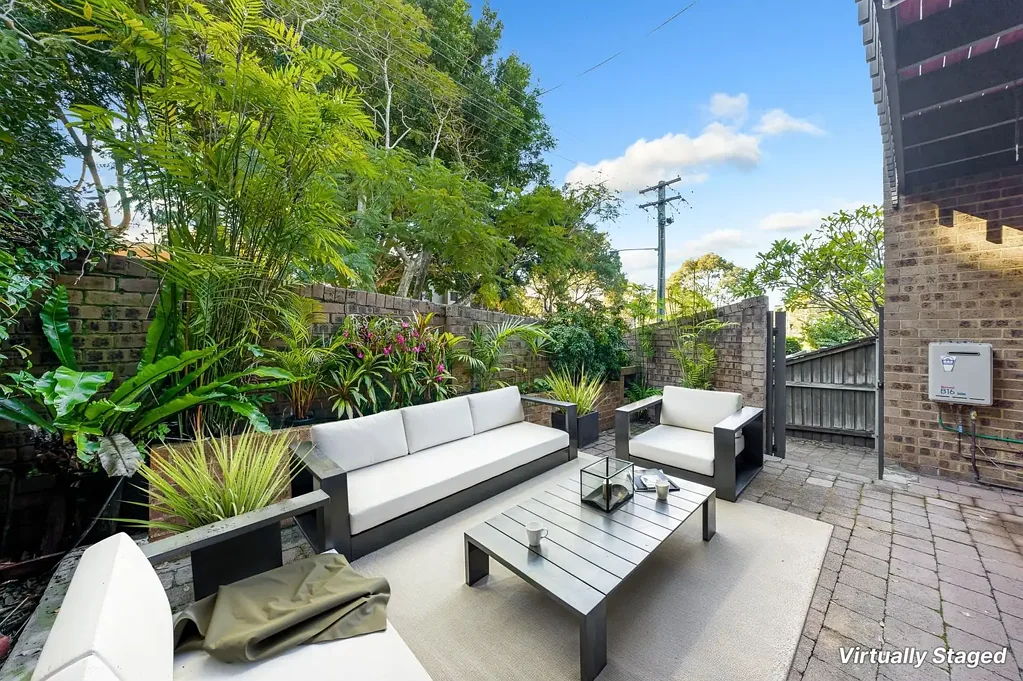 Stylish Family Home with Multiple Outdoor Living Areas in a Peaceful Cul-de-sac