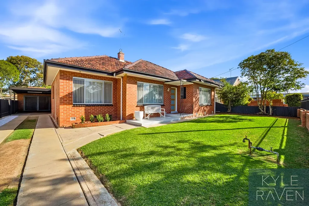 Wangaratta 4部屋 RED BRICK FAMILY HOME, REIMAGINED TO PERFECTION IN A SOUGHT AFTER LOCATION