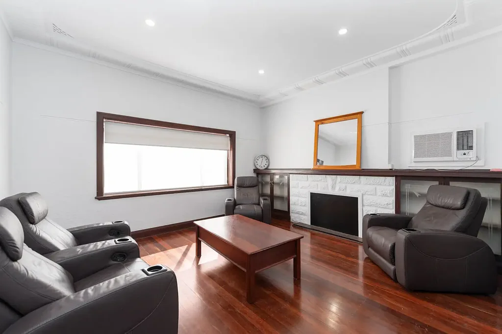 Large Applecross Home close to River!