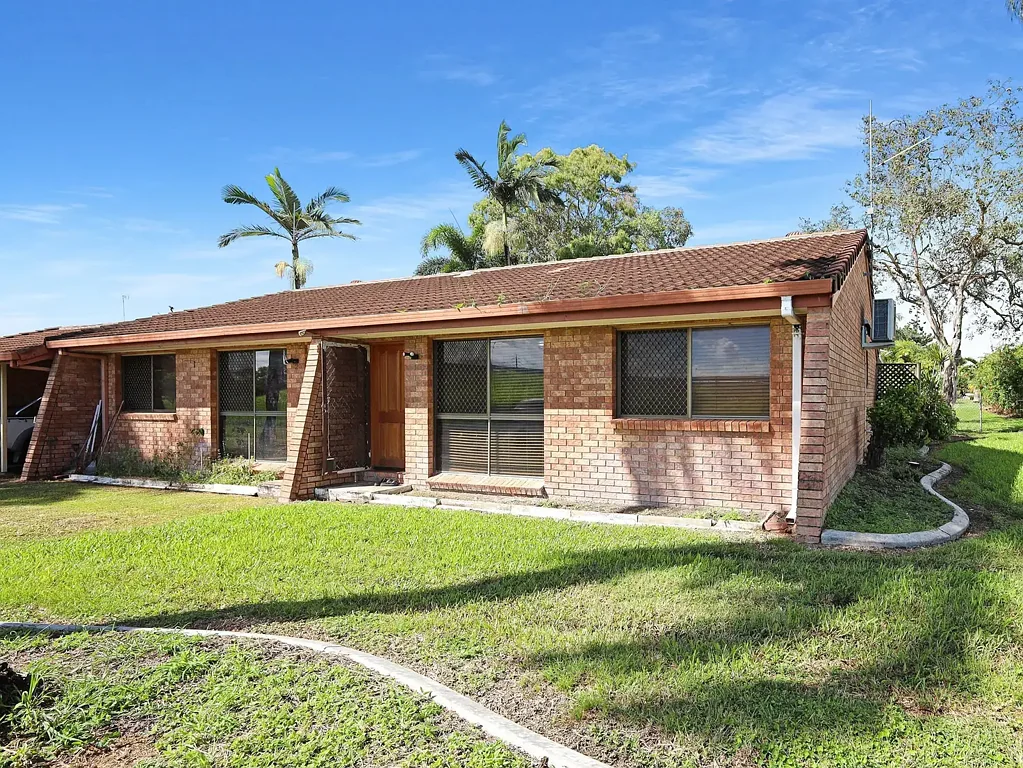 Lowset 2-Bedroom Unit in Quiet Duplex