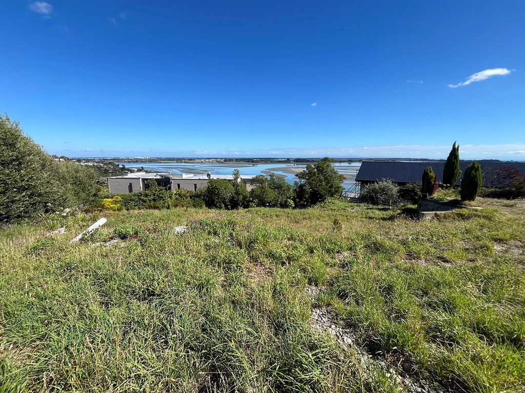Redcliffs  A Chance To Build In A Prime Location!
