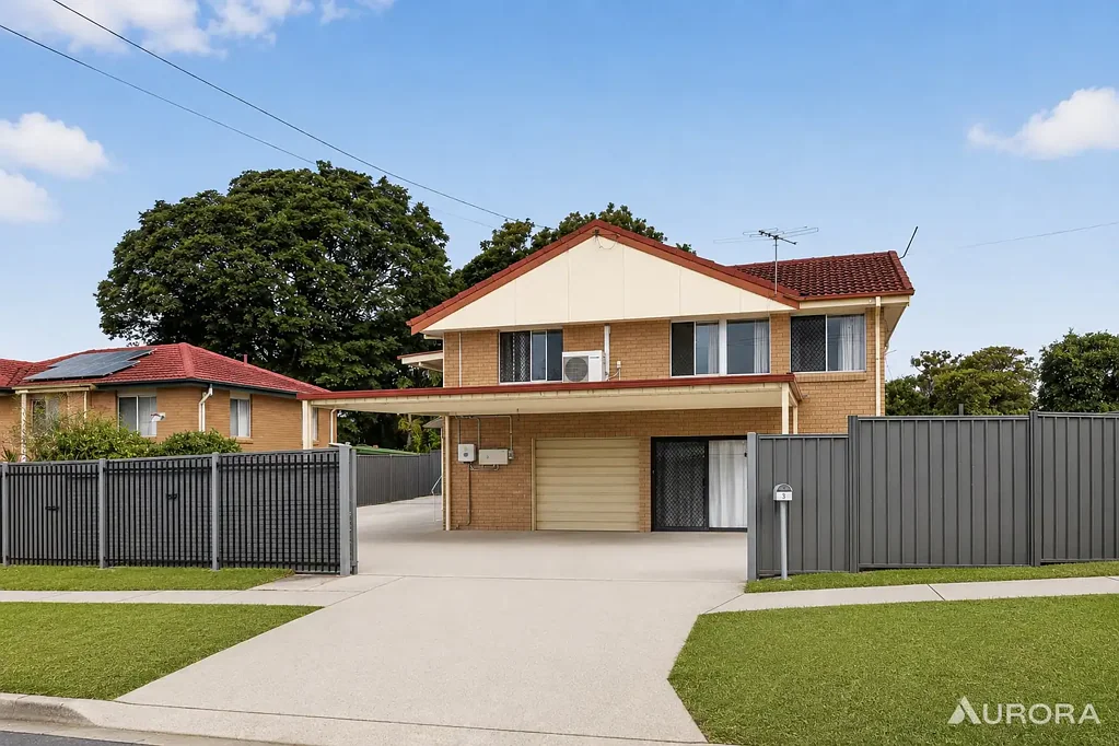 Sunnybank Hills 6Phòng ngủ Spacious Corner Block with Multiple Living Zones & Exceptional Dual-Income Potential