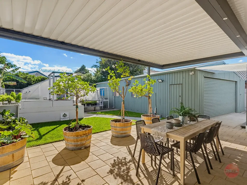 Morphettville 2ห้องนอน SUBURBAN FARM CHARM MEETS THE ULTIMATE SHED/MAN-CAVE!