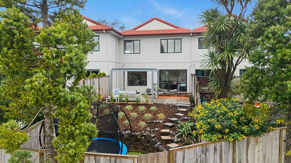 2/42 Fields Parade, Oteha, North Shore City