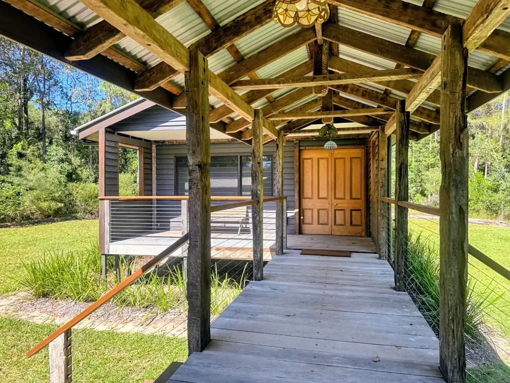 Private Cabin Living - Peaceful Hinterland Lifestyle