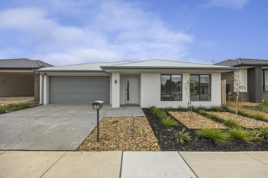 BRAND NEW EXCECTIVE ROOMING HOUSE