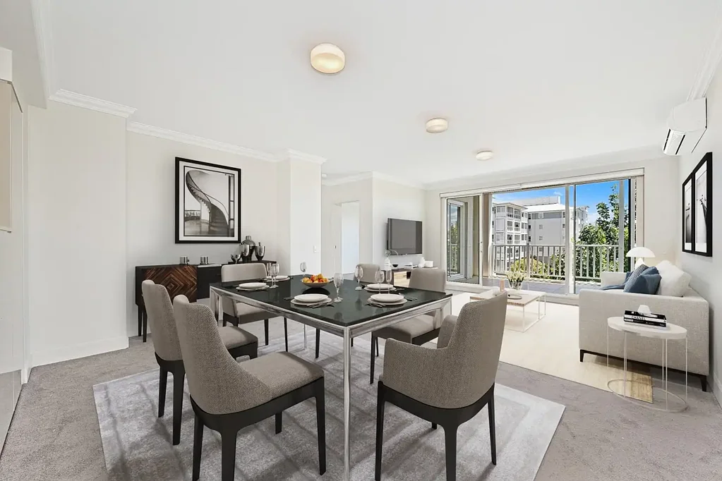 Spacious & Light-Filled Apartment