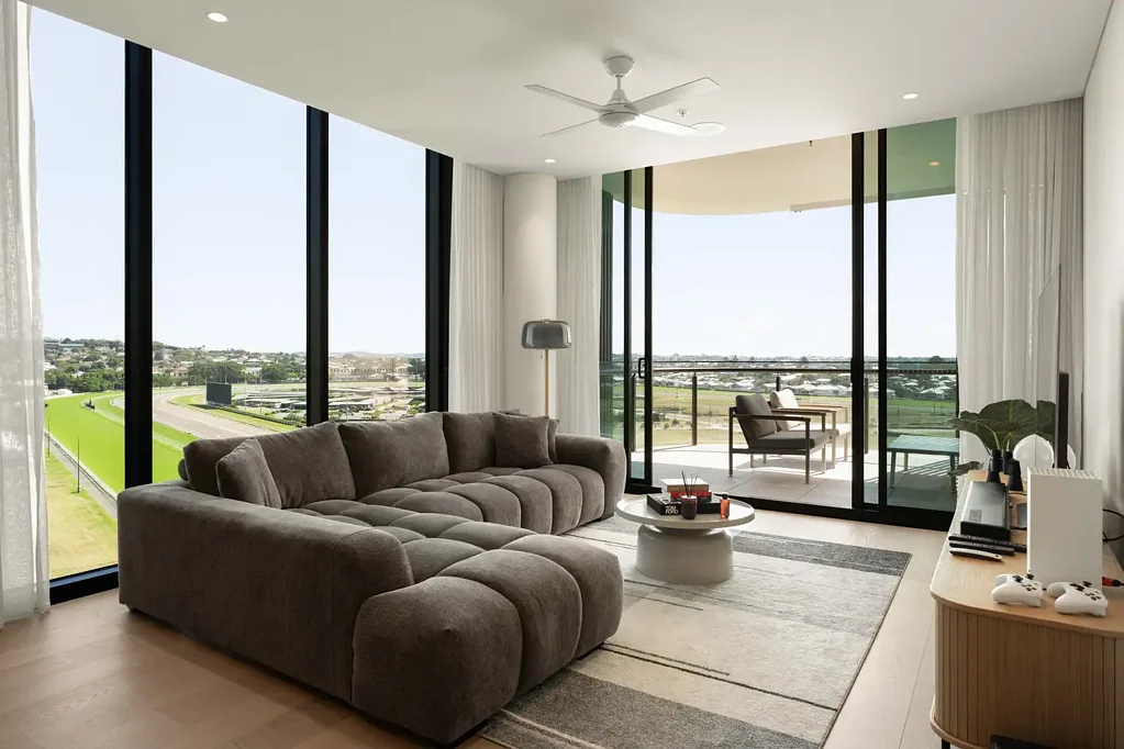 Ascot 3房  轨道交通与城市朝向转角三居室，位于全新的查尔顿大厦  Track & City-Facing Corner 3-Bedroom in Brand New Charlton House