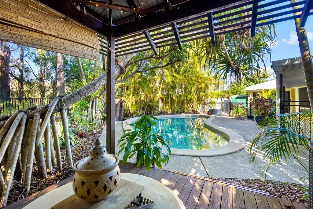 Noosaville 5 Bedroom Spacious Family Retreat with Bushland Backdrop & Endless Potential